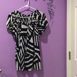 Womens pre-owned black and white shirt sleeve blouse XL